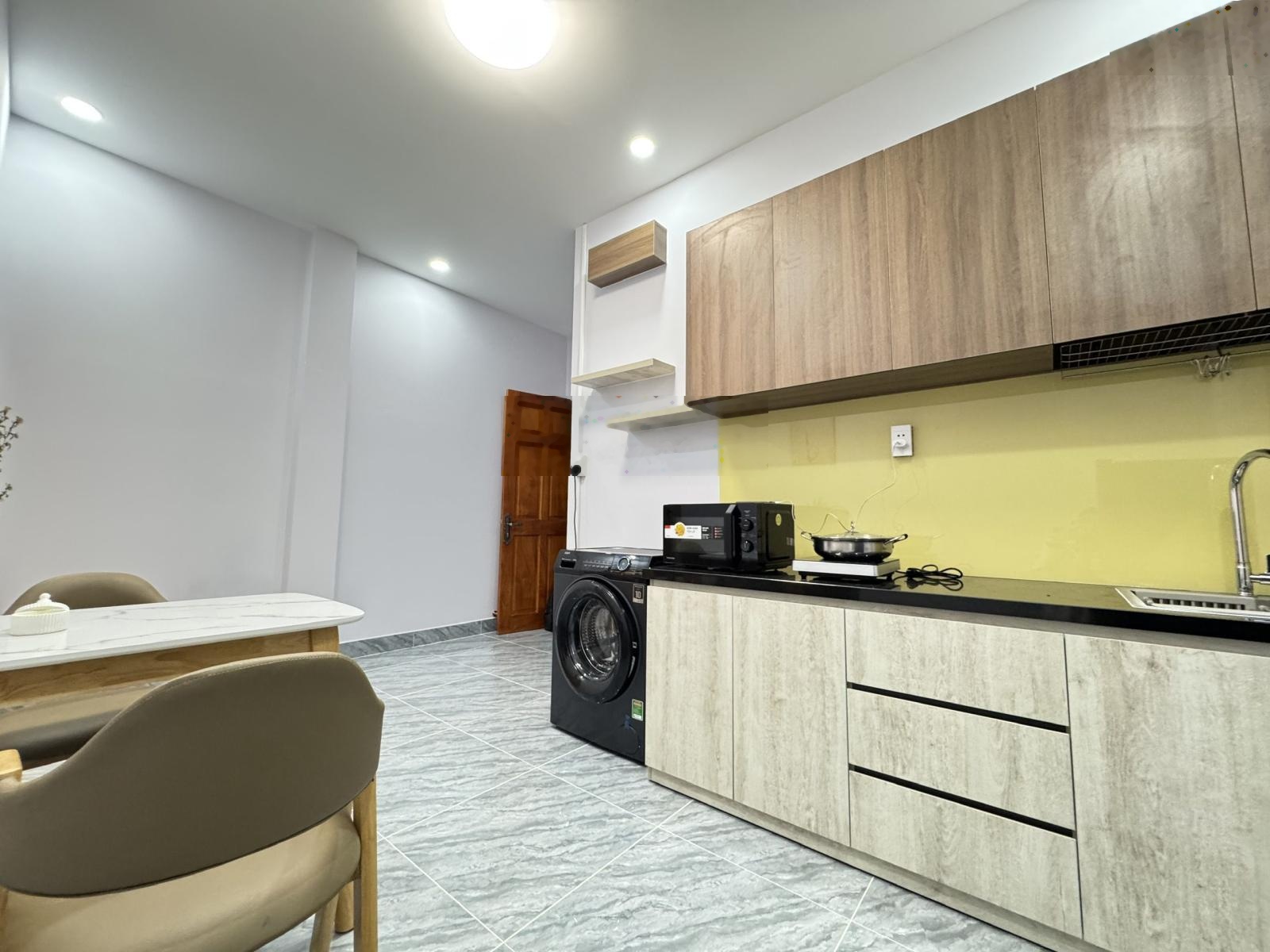 Cho thuê phòng đường Bến Vân Đồn - 1 phòng ngủ - tách bếp - giá từ 9tr