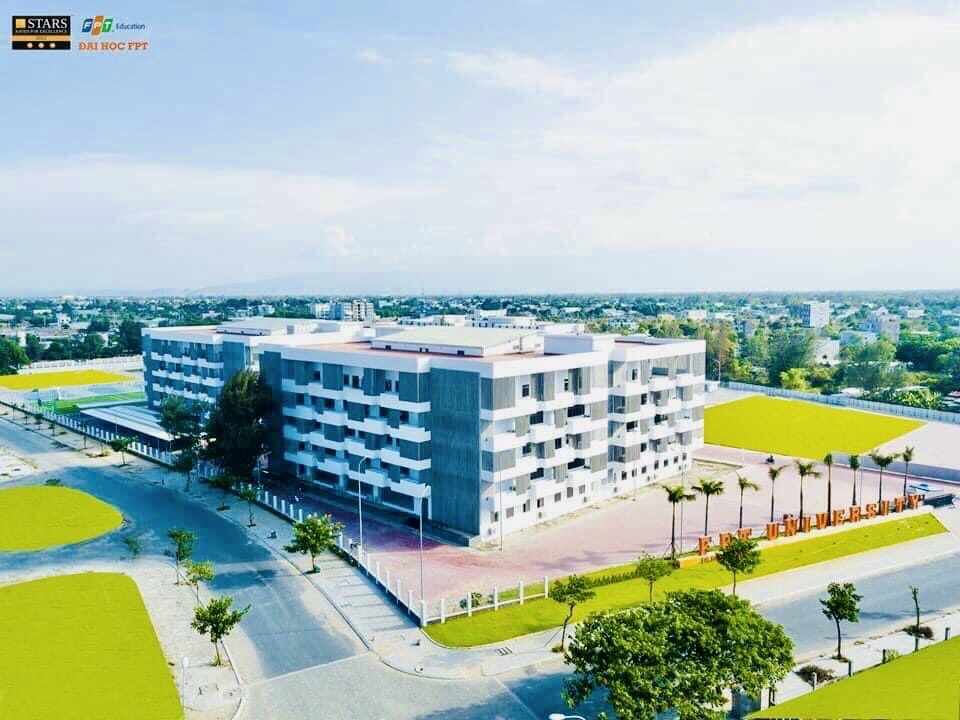 Siêu hiếm lô góc khu v2 v3 đẹp ngay sát trường đh fpt,đường 10m5 trục thông.