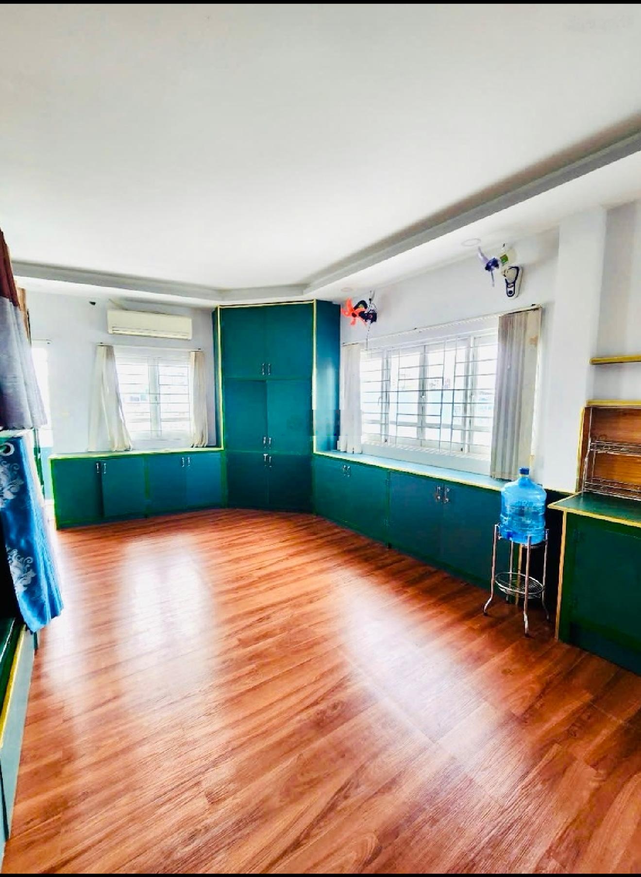 Lô Góc ngang 4.7x12m 5 tầng. Thu nhập ổn định 40tr/th. Vị trí Lê Đại Hành P13 Q11