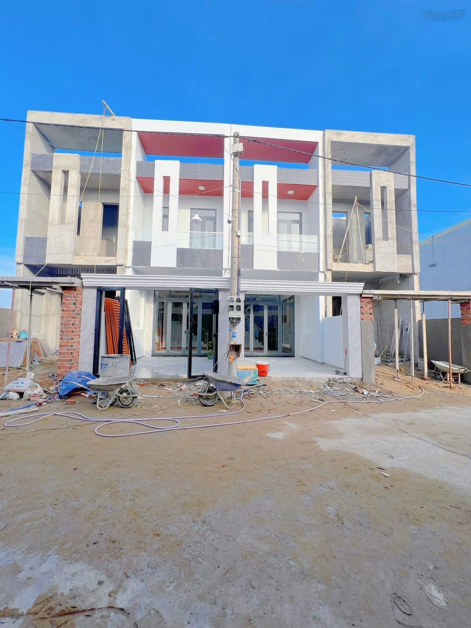 Chủ gửi bán nhà 1 trệt 1 lầu phường Biên Hoà. DT: 4x21=84m2. Giá: 3 tỷ 1