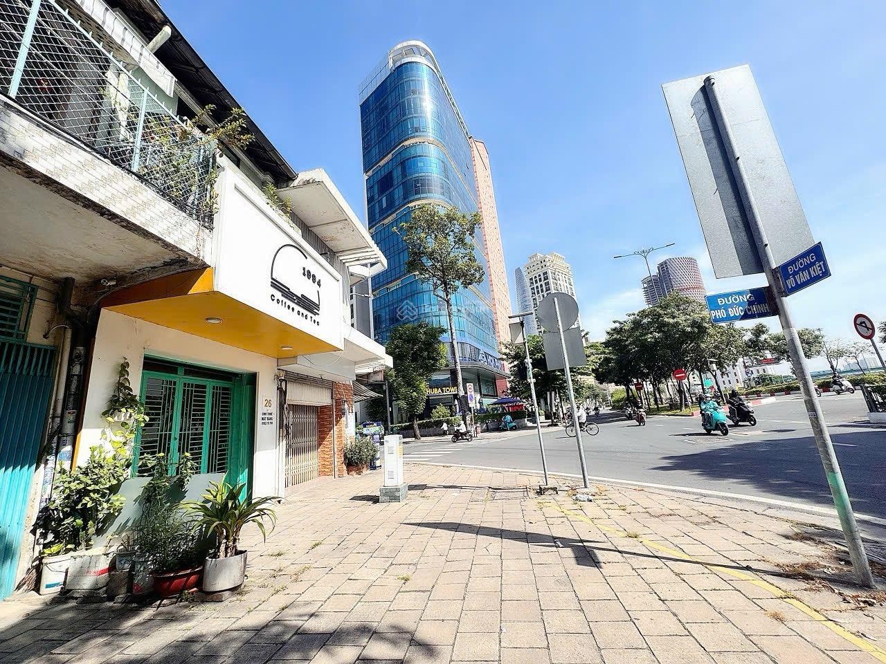 Siêu phẩm hiếm bán mtkd đ.Võ Văn Kiệt ngay góc Phó Đức Chính, q.1- dt 4m*12m- chính chủ 1 đời xưa