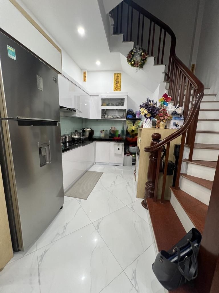 Bán nhà Lạc Long Quân, nhà đẹp, lô góc, nội thất xịn sò, gần Hồ Tây, 36m2, 10.1 tỷ.