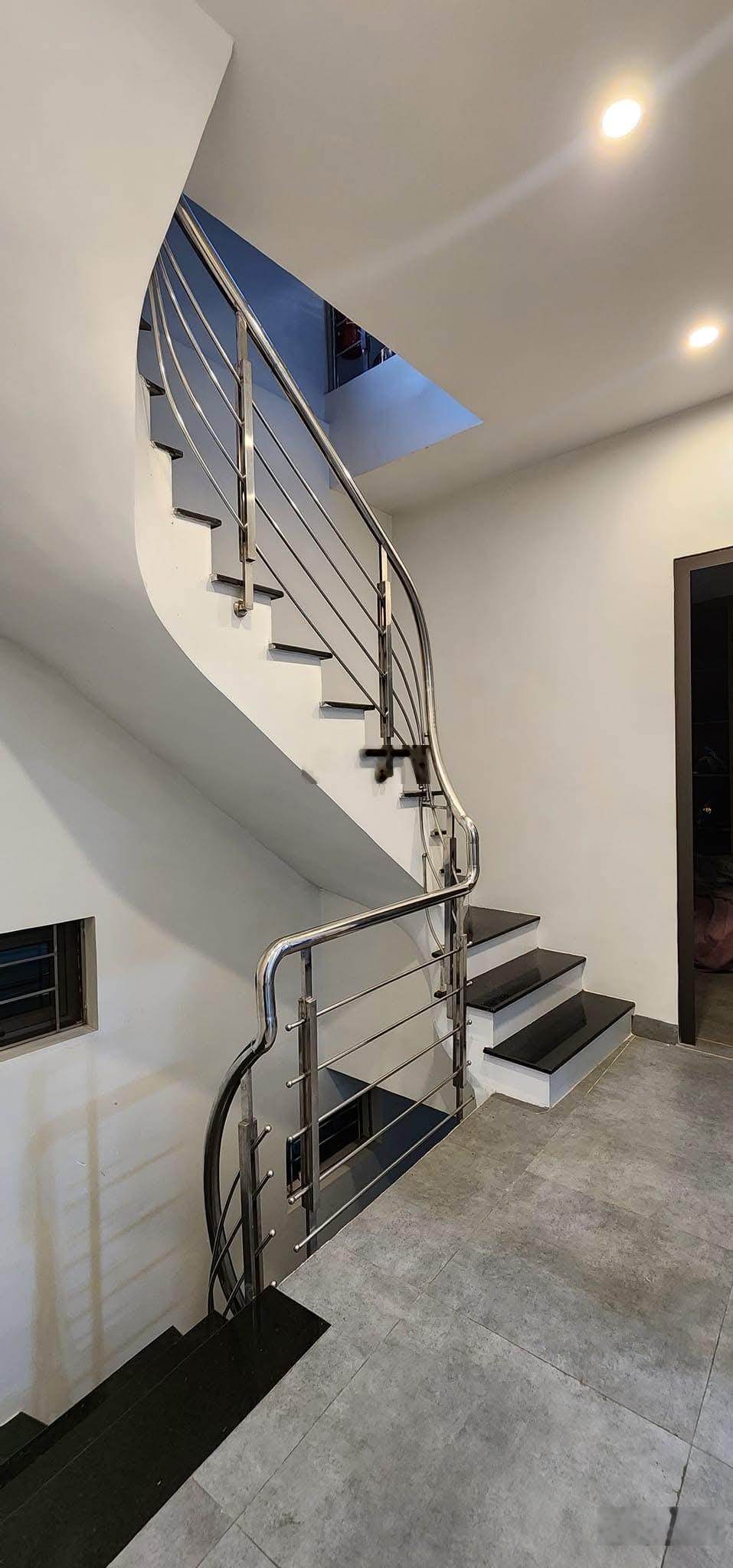 HOT! Đội Cấn, 3 bước ra mặt phố, ngõ nông, ba gác chạy, gần ô tô, full NT, dân xây chắc chắn, 46m2