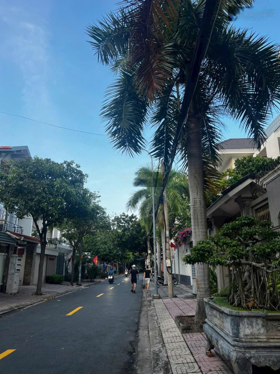 Cần bán biệt thự sang trọng 1 trệt 2 lầu mặt tiền khu Đại An, TP. Vũng Tàu full thổ chỉ 19.999 tỷ