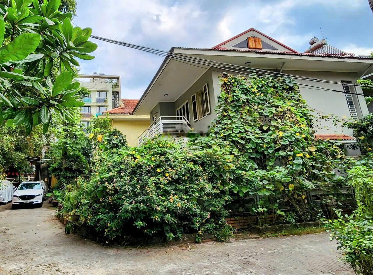 Bán biệt thự đường Võng Thị, Tây Hồ, khu phân lô dân trí cao. 175m giá 66.8 tỷ.LH: 0355986922