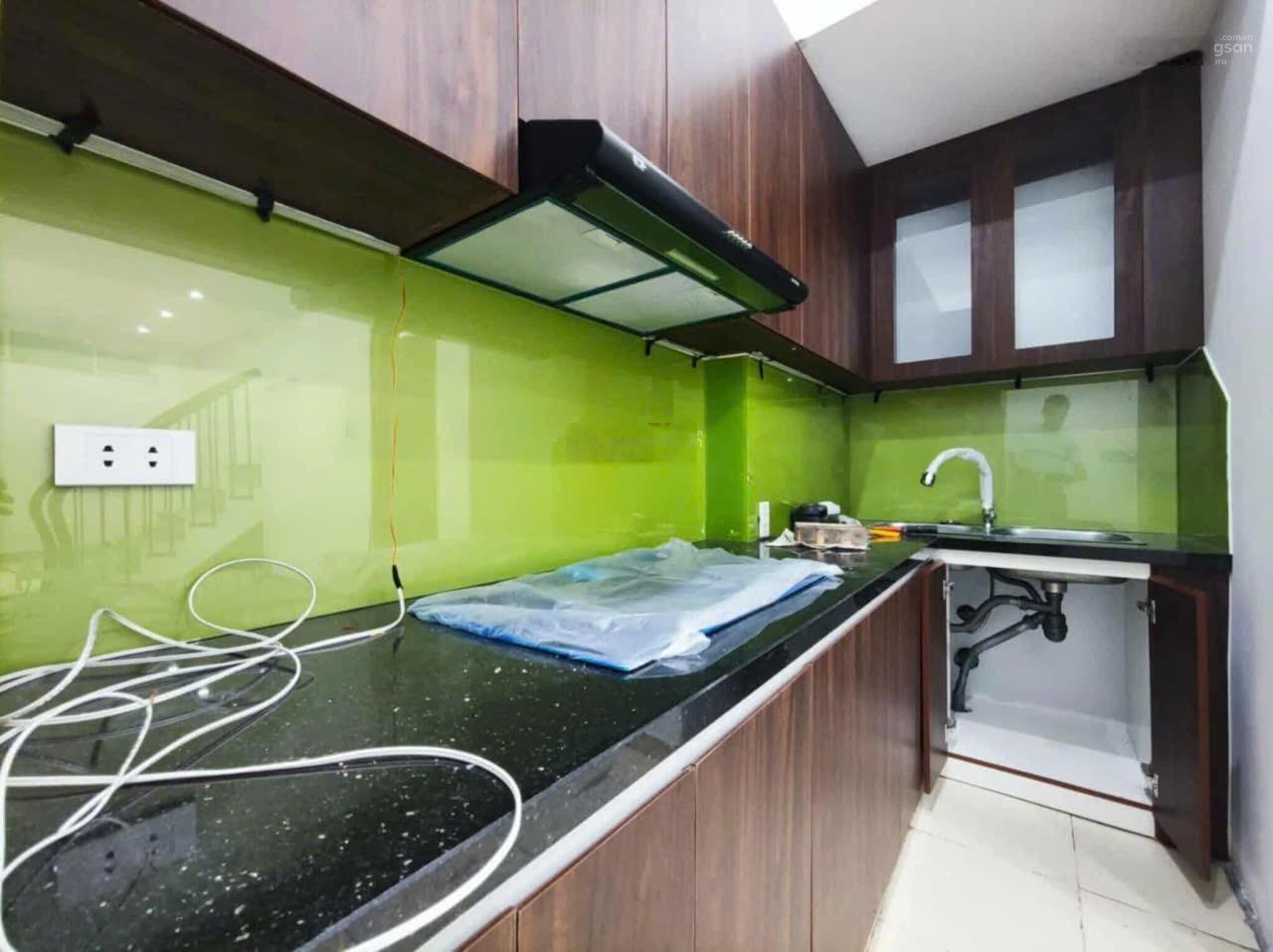 Cho thuê nhà nguyên căn lô góc Đội Cấn, Ba Đình sân rộng, gần ô tô 12 triệu/tháng