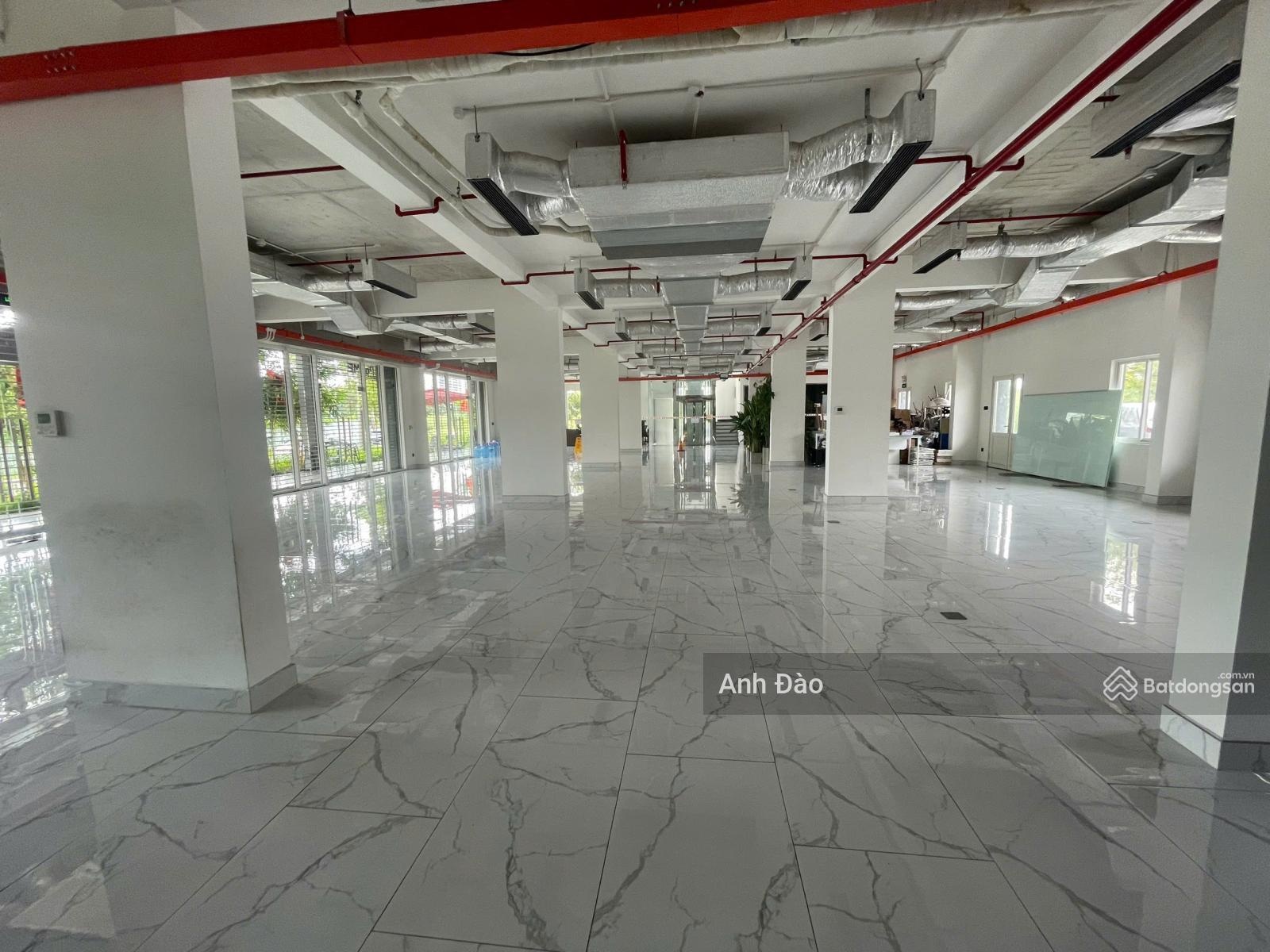 Cho thuê nhà mặt tiền Sư Vạn Hạnh đối diện Vạnh Hạnh Mall Quận 10