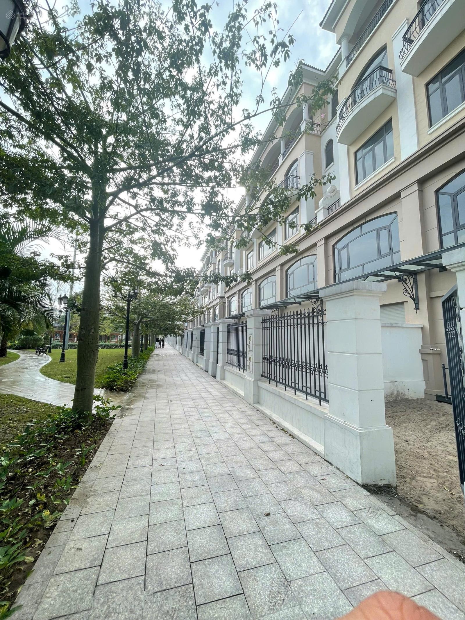 Shophouse 2 mặt tiền sân vườn đối diện 30 tòa chung tại Vinhomes Ocean Park 2 giá 17.8 tỷ