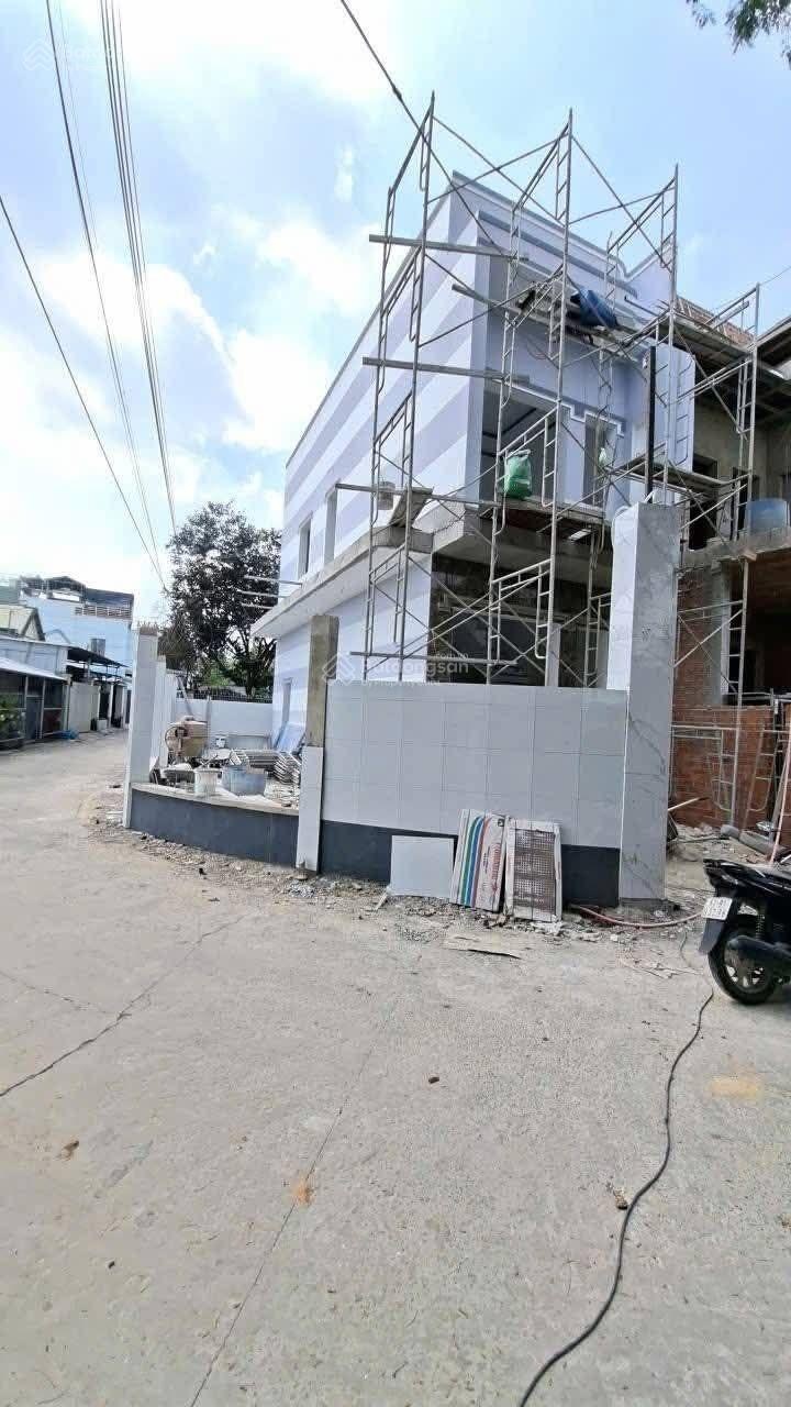 Nhà mới 100% căn góc thoáng mát đẹp Định Hoà. Thủ Dầu Một. Diện tích : 7,16 x 16,05m. Thổ cư 60m.