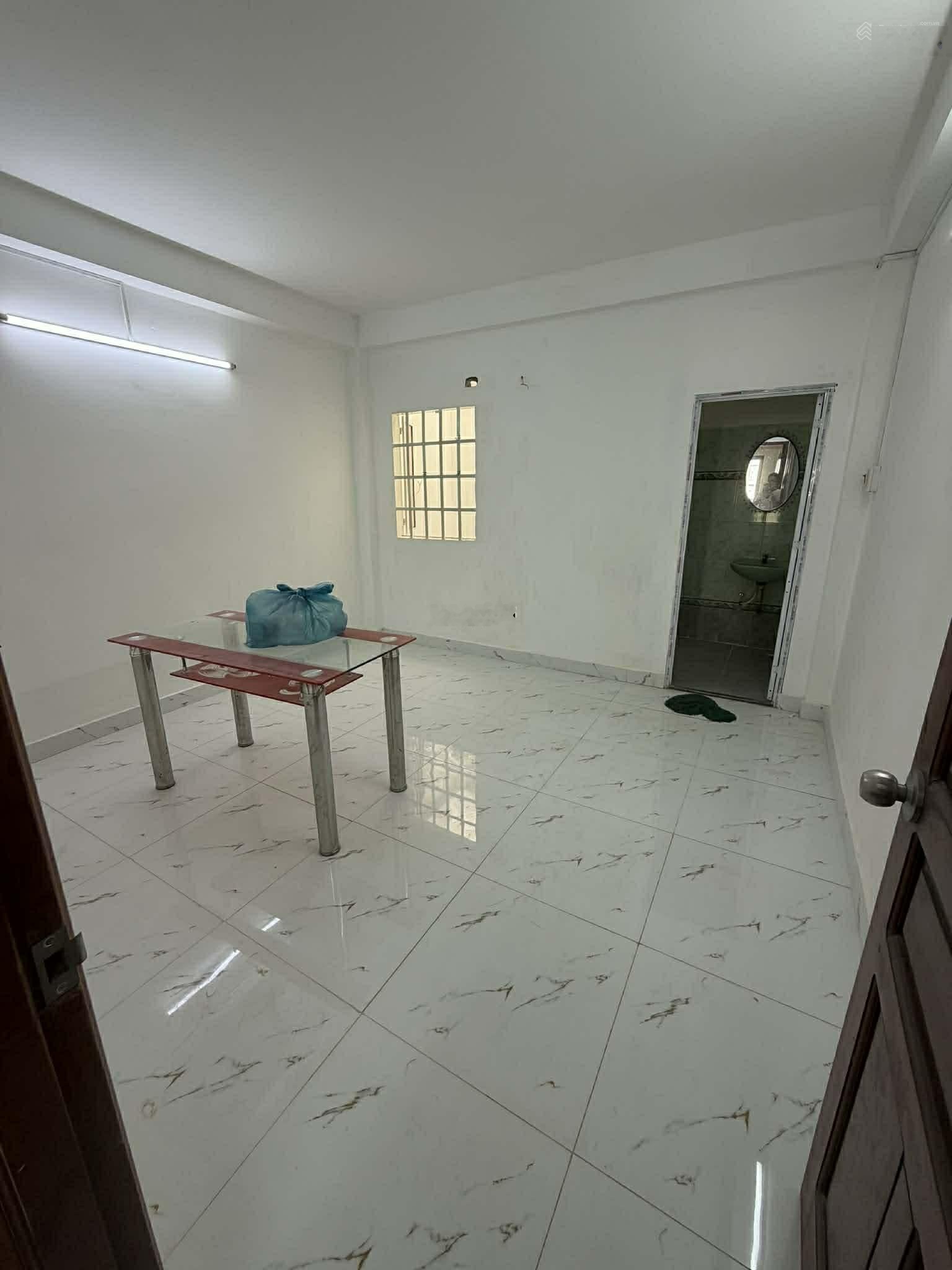 Cho thuê nhà mới, hẻm xe tải đường phạm văn chiêu