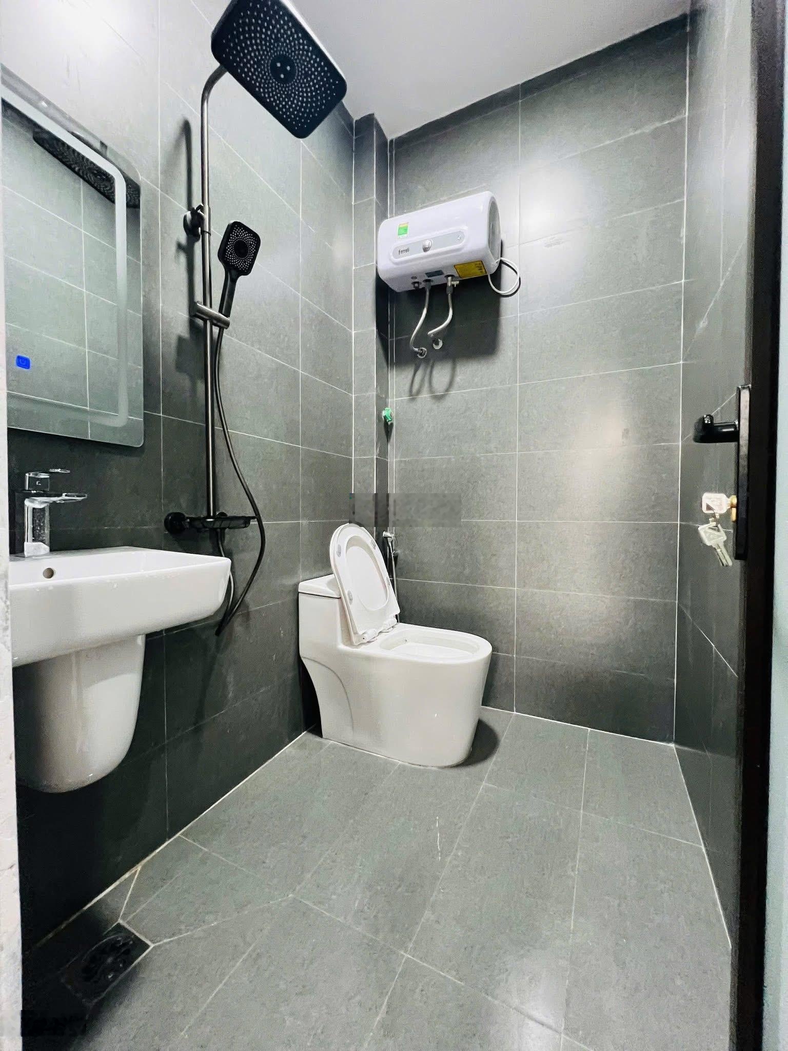 Lô góc Đội Cấn, 2 thoáng, ngõ thông, 3 gác qua nhà, 45m ra ô tô, dân xây, tặng NT, ở luôn, 46m2*5T