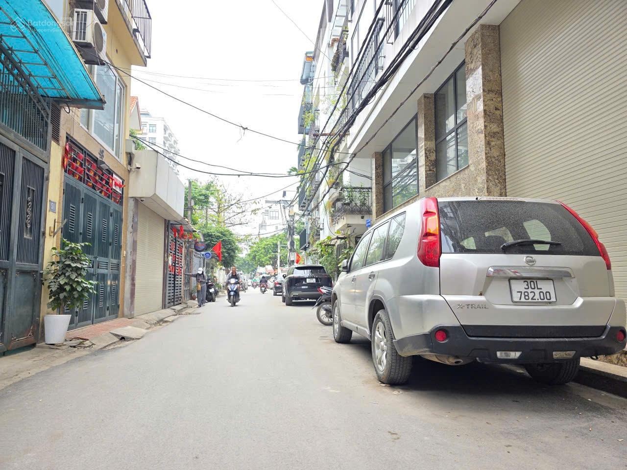 Hiếm Biệt thự sân vườn Tây Hồ 220m², mặt tiền 8,3m, có dòng tiền, giá đầu tư