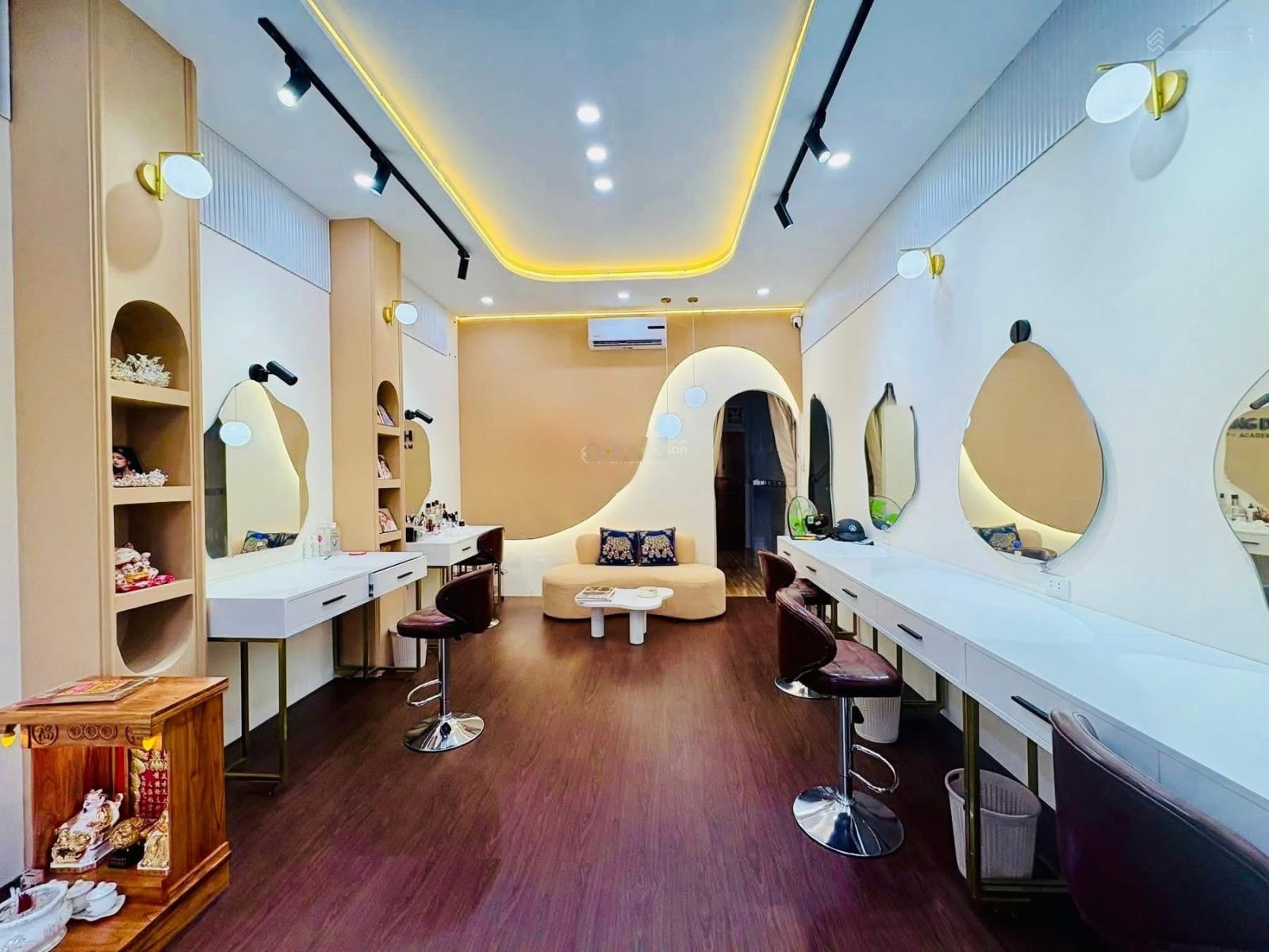 Bán nhà mặt tiền nội bộ vỉa hè rộng Lê Hồng Phong thông Lê Lợi P. 4 Tp. Vũng Tàu giá 8,5 tỷ TL