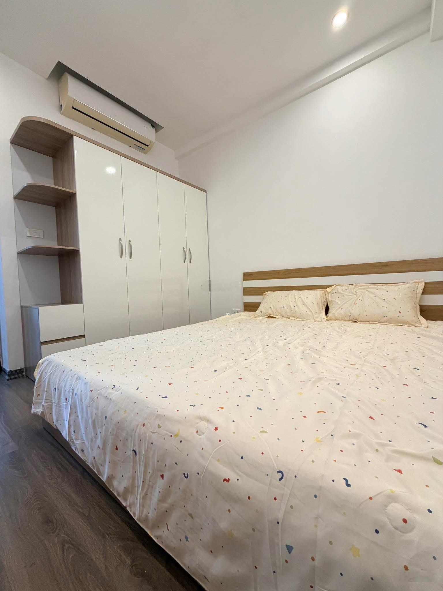 Nhà mặt ngõ Đào Tấn! Ngõ thông, ô tô đỗ cổng, dân xây KCCC, đủ công năng, đón nắng, 46m2*5T