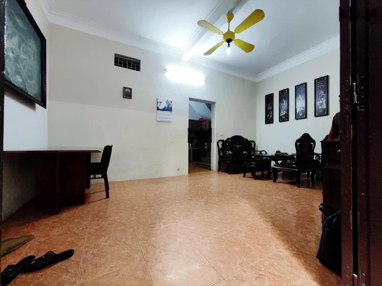 Cho thuê nhà nguyên căn Đê La Thành Đống Đa. Gần phố ngõ trước nhà rộng ở gia đình, KD online