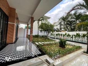 Villa cổ điển, cách biển 50m, khu vực khách Tây nhiều