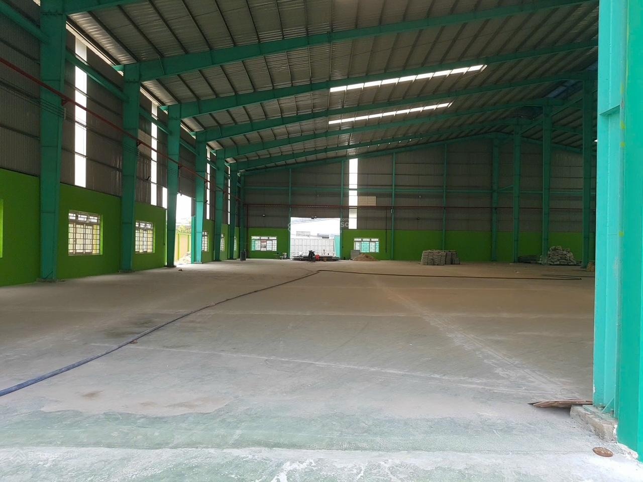 Nhà xưởng 7.500m² Đức Hòa Long An Tỉnh Lộ 10. Sổ hồng chính chủ giá 105 tỷ,xe công ra vào thỏa mái.
