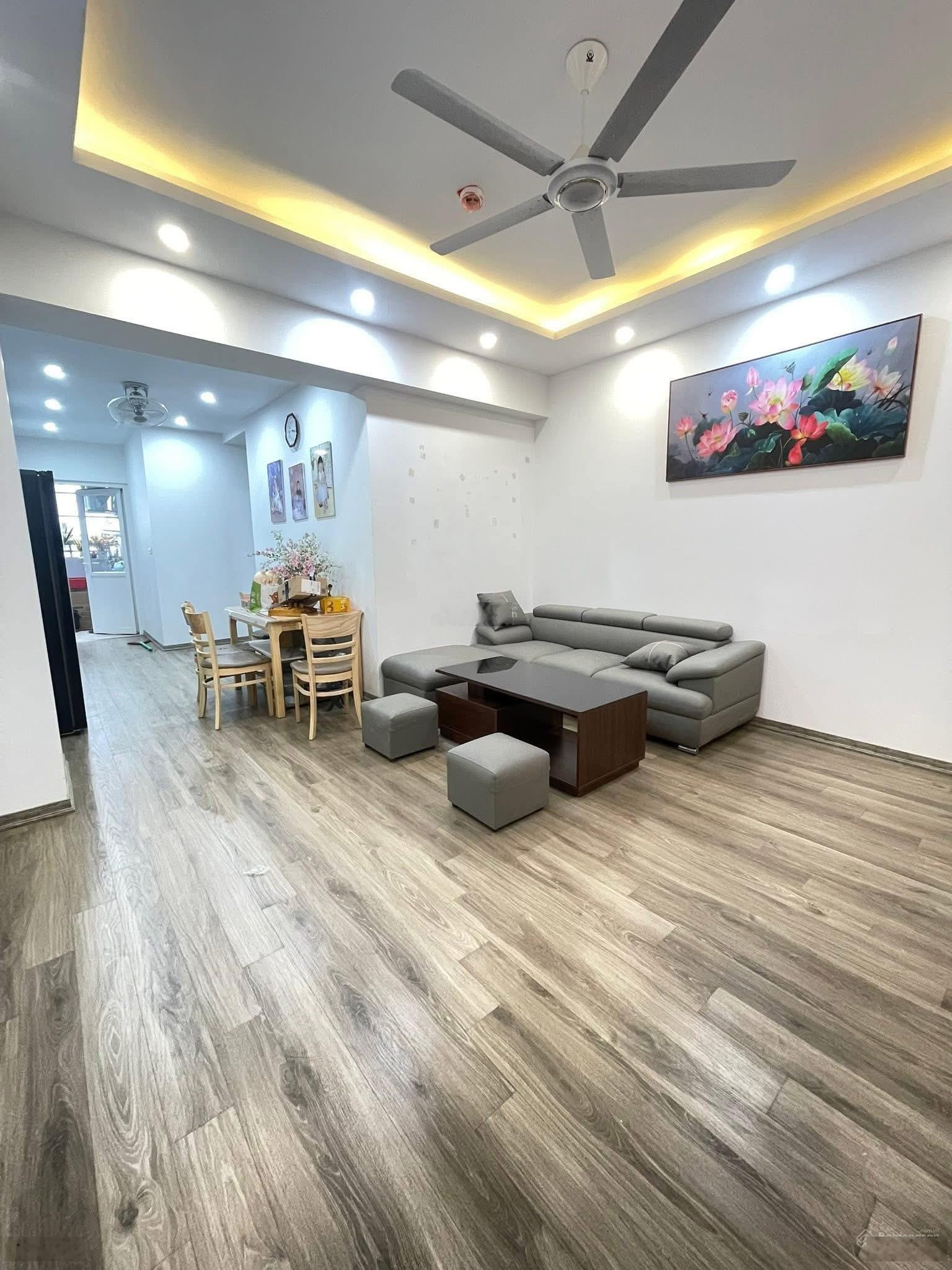 Hiếm căn góc 3 ngủ thoáng vị trí trung tâm Cầu giấy giá chỉ 7 tỷ full nội thất