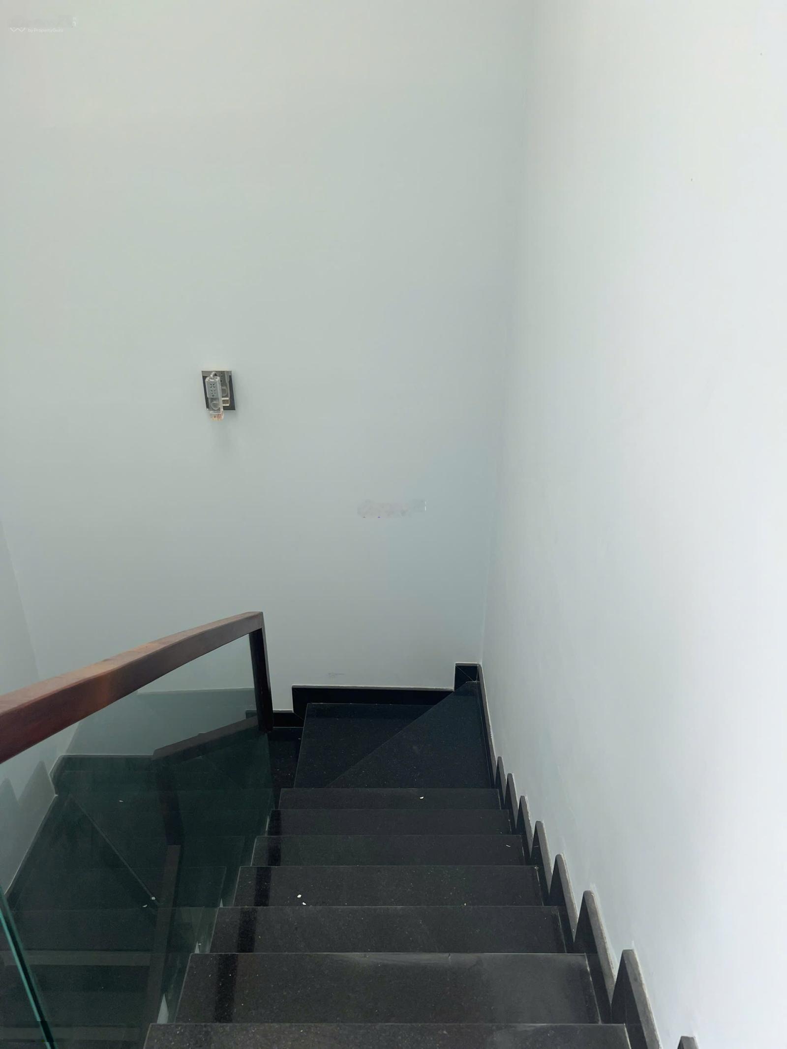 Bán nhà 4 tầng mặt đường ô tô, thông thoáng, P. Bình Trưng Đông, Đ. Lê Văn Thịnh rẽ vào