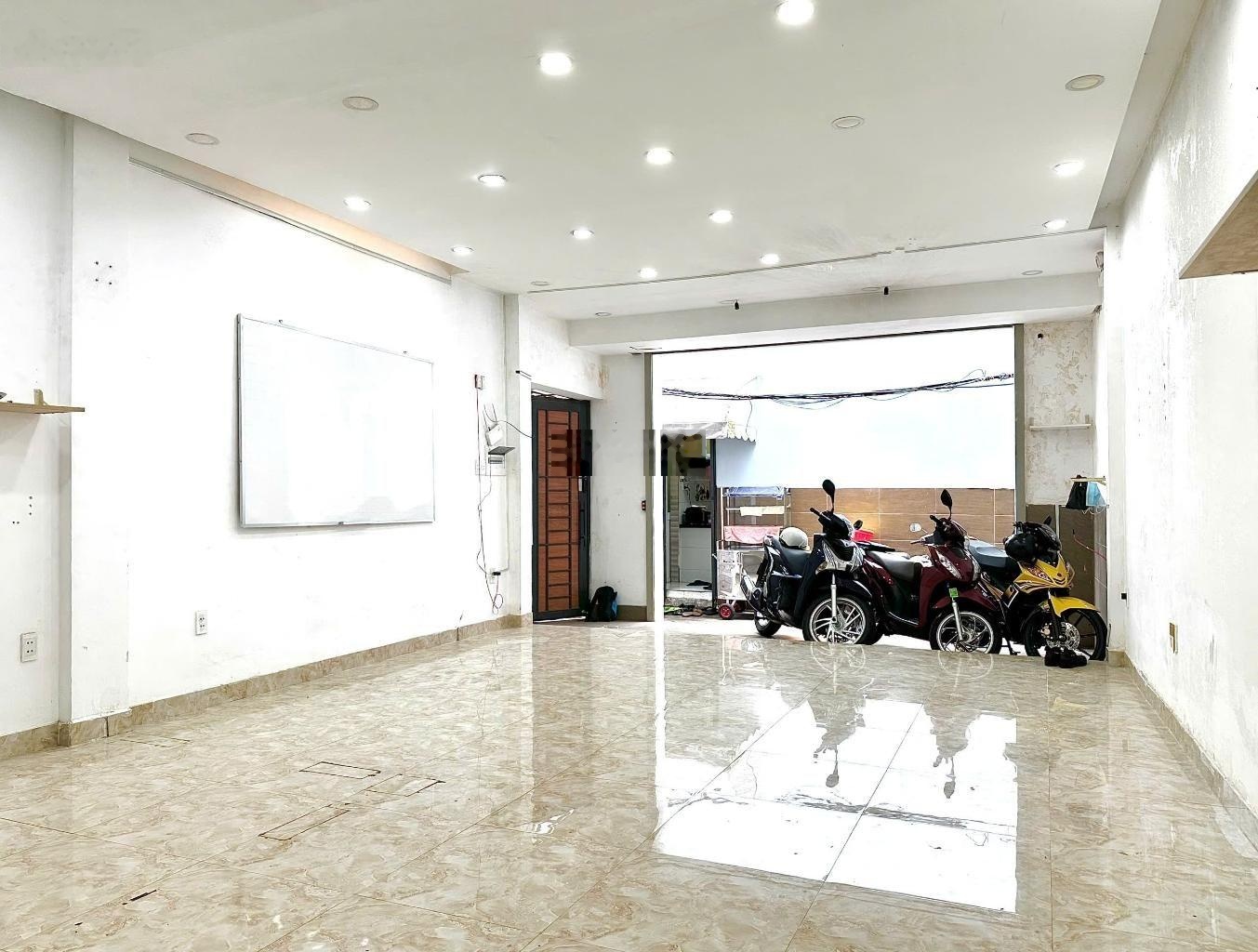 Trung tâm quận 1 - Võ Văn Kiệt - Giá chỉ 8.3 tỷ