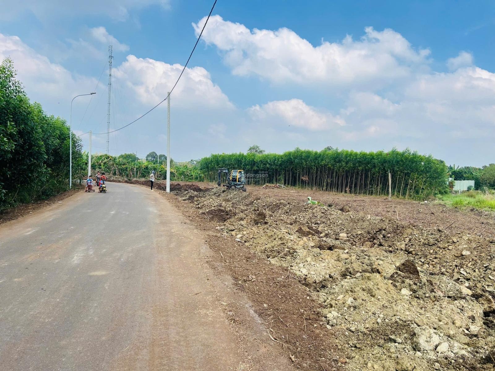 Bán lô góc 2 mặt tiền đường 31 m diện tích 348.4m2 có 80m2 thổ cư đất đẹp