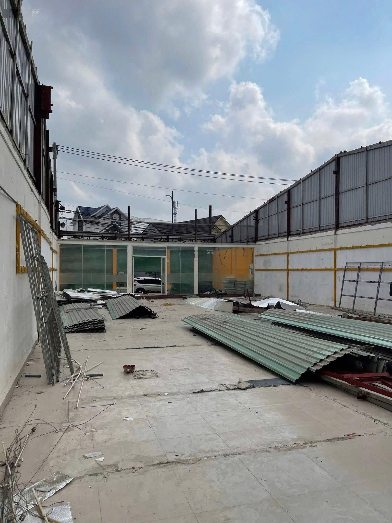 Cho thuê mặt tiền Hoàng Quốc Việt gần bánh xèo bảy tới Cần Thơ ngang trên 8m