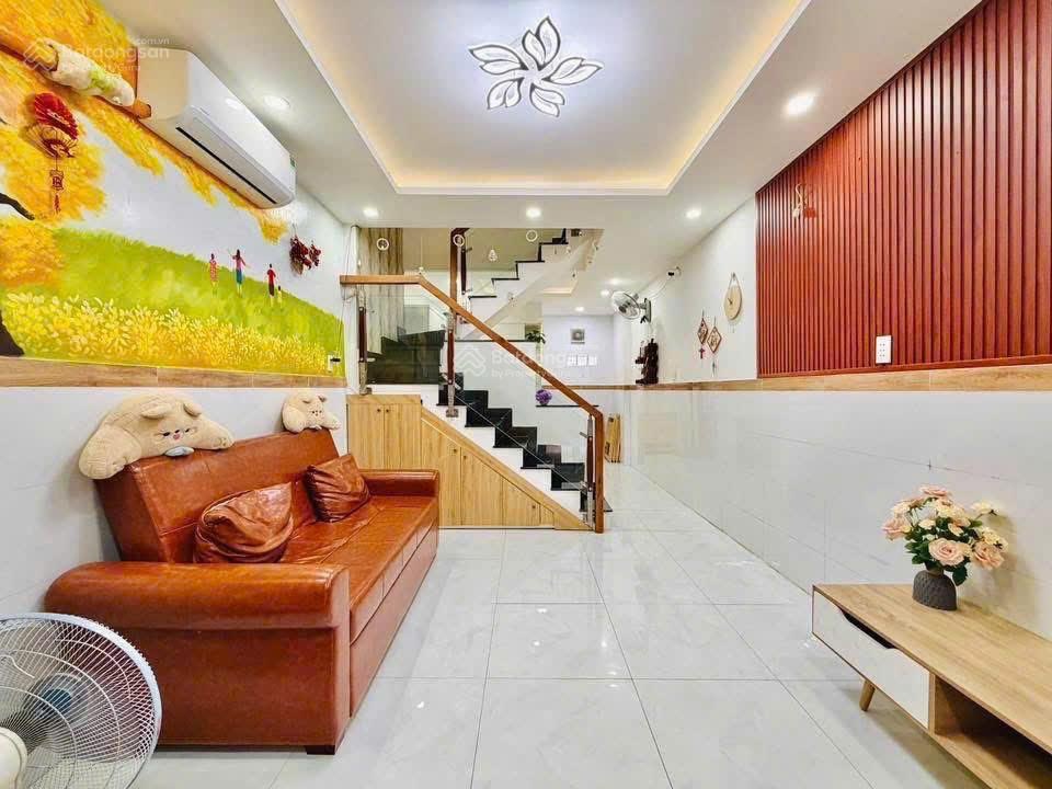 tôi chính chủ cần bán gấp nhà tại Đường Trần Quốc Thảo, Phường 9, Quận 3, Giá 3 tỷ, DT 48m2 (4x12).