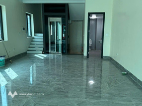 Chính chủ cho thuê mặt vp cửa hàng. măt đường 40m, vị trí đẹp, có thang may