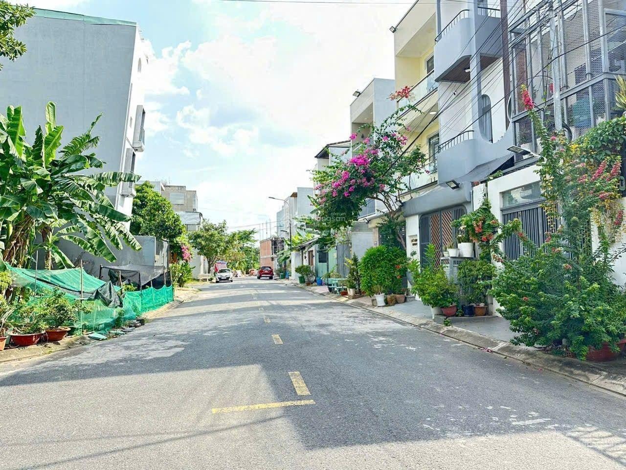 Bán lô đất mặt tiền hẻm 78, một sẹc bưng ông thoàn giá chỉ 4.850 tỷ ( Sổ sẵn )