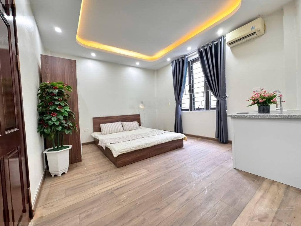 Gia đình cần bán nhà dt 32m2 5 tàng. Ngõ rộng ô tô đỗ cửa. Chỉ 5ty200