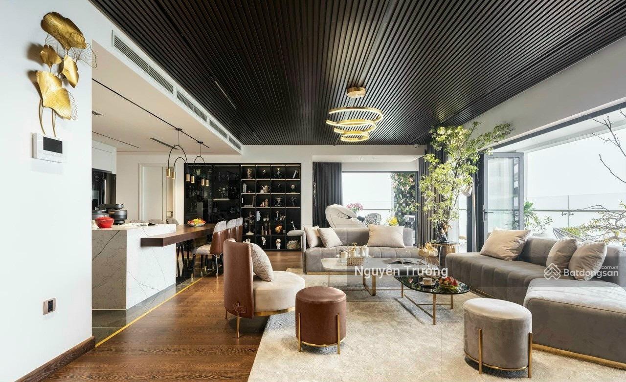 Hàng hot! Bán căn hộ 142m2, 4 phòng ngủ, 3VS, view cực đẹp, chung cư Golden Palace. Gía chỉ 9.9 tỷ