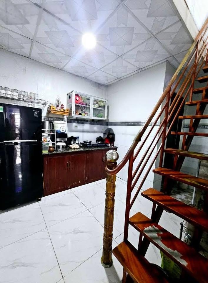 Bán nhà cấp 4 gác lửng giá RẺ gần chợ Xóm Nghèo, Dĩ An