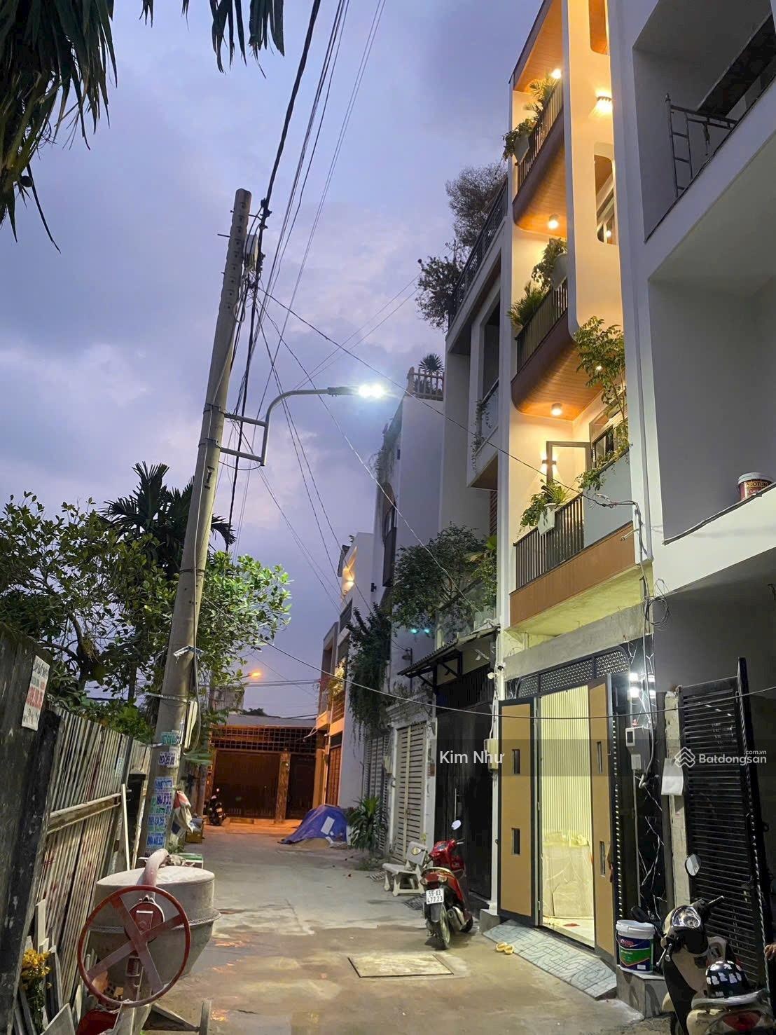 Đập hộp nhà 4 tầng full nội thất xịn xò - DTSD 200m2 - dọn vào ở đón tết - hẻm dân trí an ninh cao