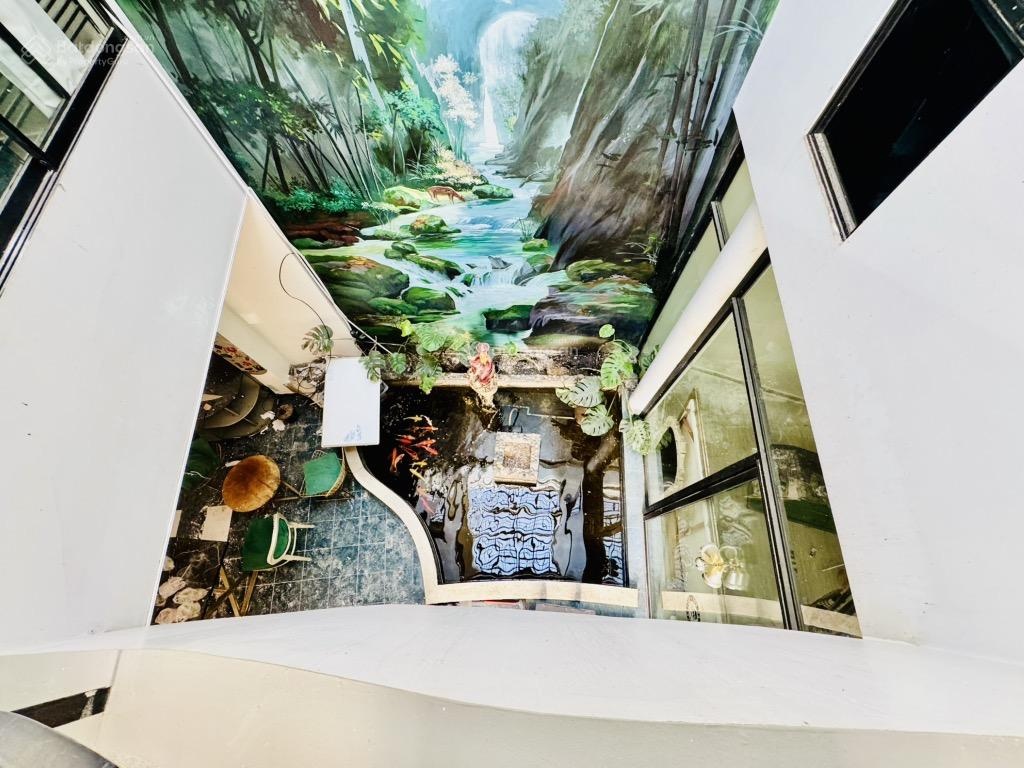 Biệt thự vườn ngay khu VIP Huỳnh Văn Bánh, 8.5mx17m, 150m2 3 tầng có hồ bơi, gara đậu xe