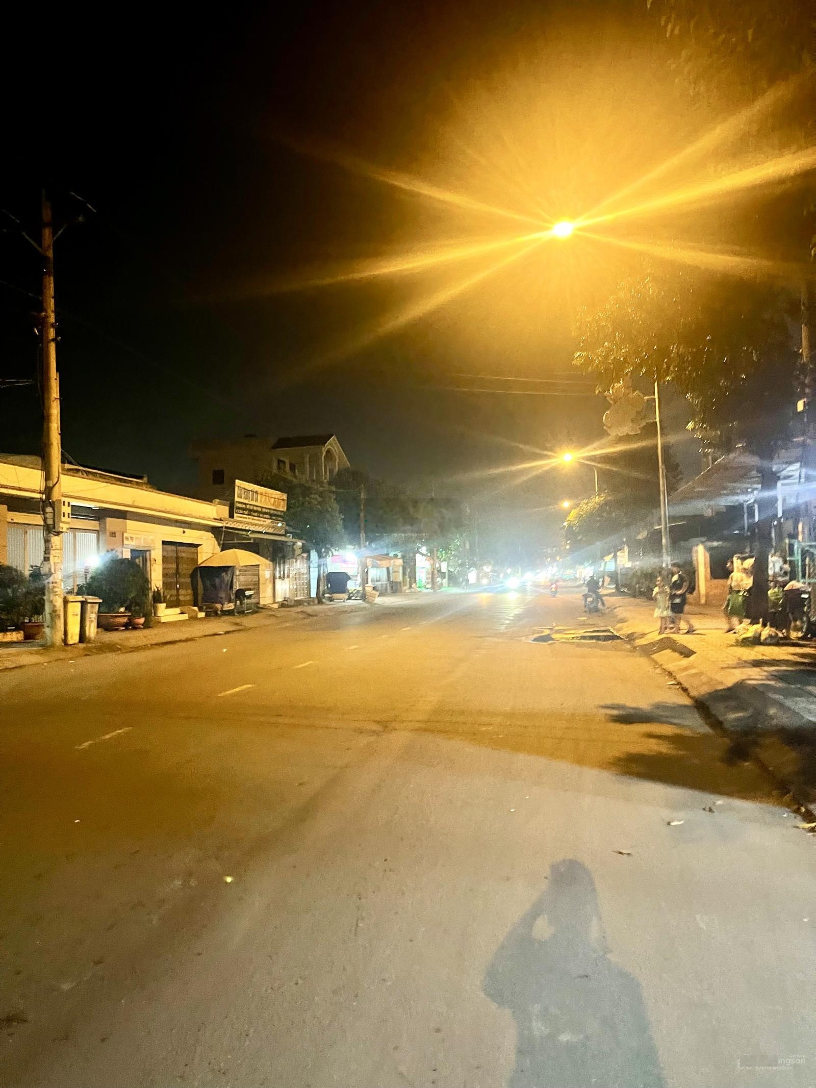 Cần bán nhà gấp mặt tiền 8m đường Nguyễn Văn Tuôi thuận tiện kinh doanh các ngành nghề