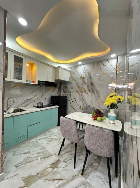 Nhà đầy đủ nội thất, đường Trần Bình Trọng, giá ngộp