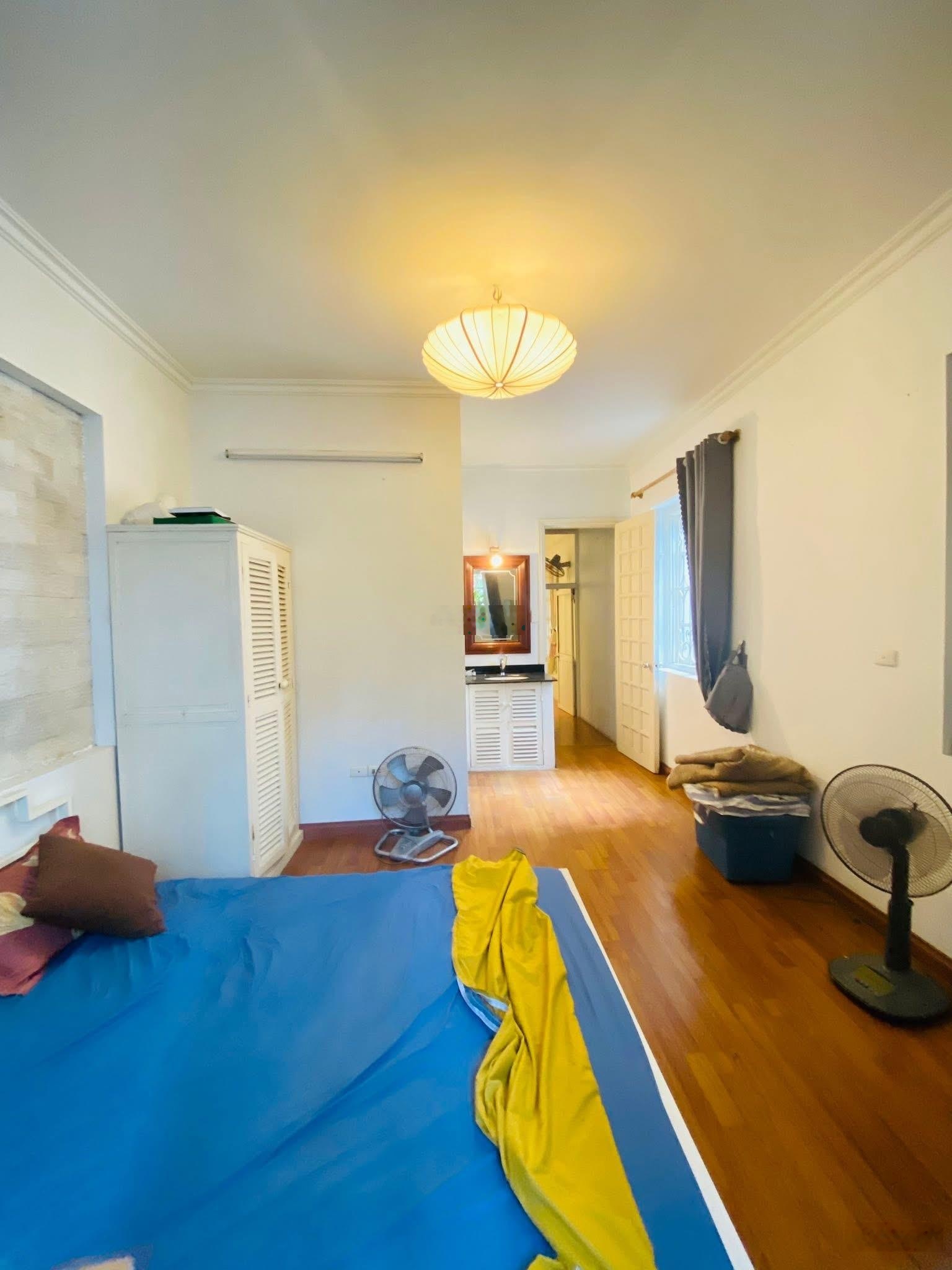 Bán nhà ngọc hà 45m - 4 tầng - mặt tiền 4m - giá 11.8 tỷ - lô góc thoáng sáng - gần hồ