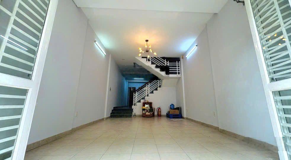 Bán nhà mặt tiền đường đôi Cao Lỗ trung tâm Quận 8 nhà 4 tầng, ngang 4m, vị trí hiếm