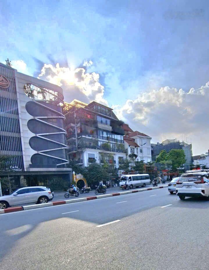 Bán nhà mặt phố Âu Cơ 90m2, 7 tầng 1 hầm, giá: 31 tỷ