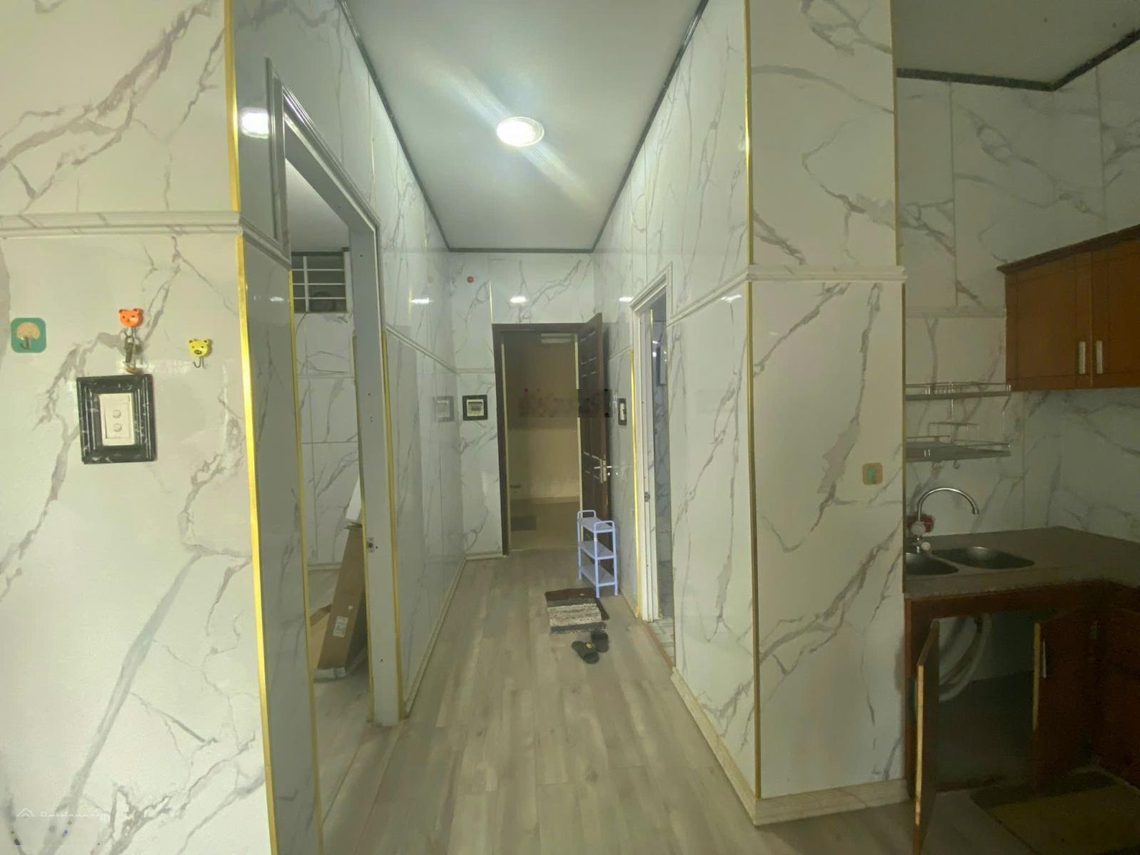 Cần bán căn hộ tầng 18, 2 phòng ngủ, 73m2