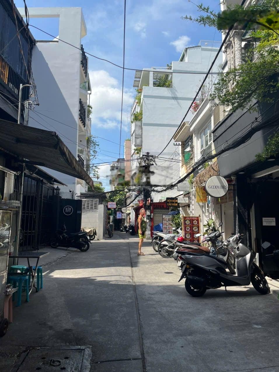 Bán nhà hẻm xe hơi đường tôn thất tùng q.1 dt: 6.5x20m, 3 tầng 382tr/m2