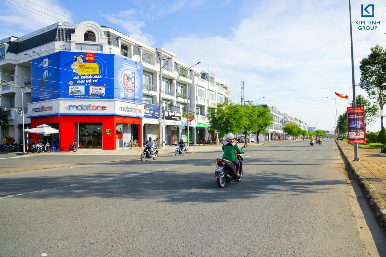 Shophouse đối diện KCN, tạo dòng tiền 30tr/tháng, trả trước 30% nhận nhà, sổ sẵn sang tên