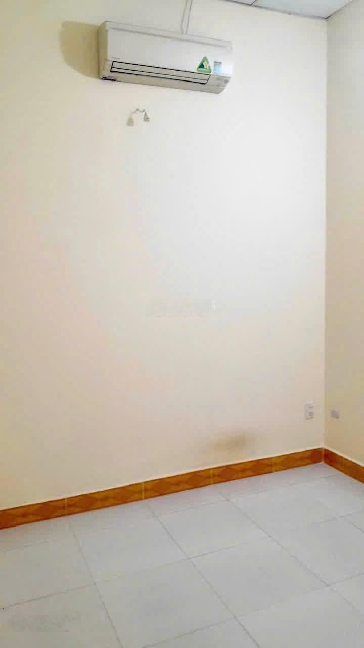 Nhà 2 Tầng(3PN) - 2 Máy Lạnh - Đối Diện Vincom Quang Trung - gần Ngã 6 - Có Bếp - DT: 4 x 14 - 56m2