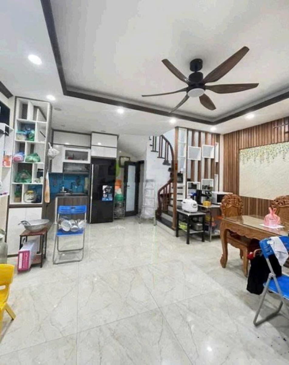 Bán nhanh nhà dân xây phố Đặng Tiến Đông, Đống Đa. 50m 5 tầng, Mt 5,6m , hơn 11 tỷ.