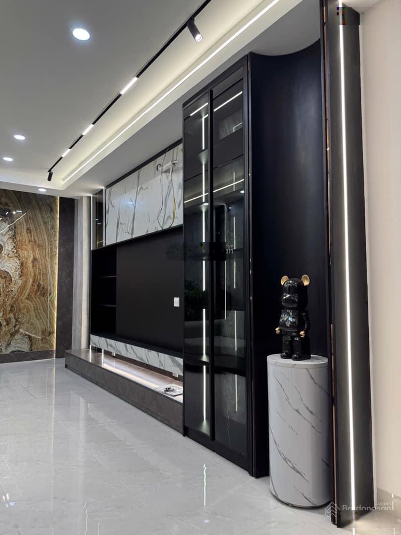 Bán nhà 7 tầng (thang máy) phố Lò Đúc gần phố nhà mới phù hợp ở và cho thuê giá: 16 tỷ