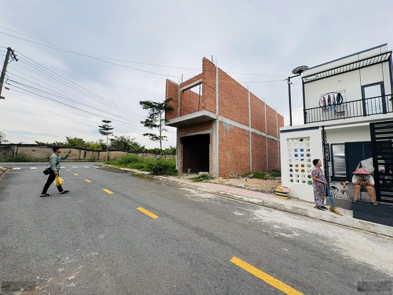 Dự án LK Sơn Tiên view 2 mặt tiền full thổ cư 1tỷ5 bank hỗ trợ 1tỷ2 ân hạn gốc 10 năm