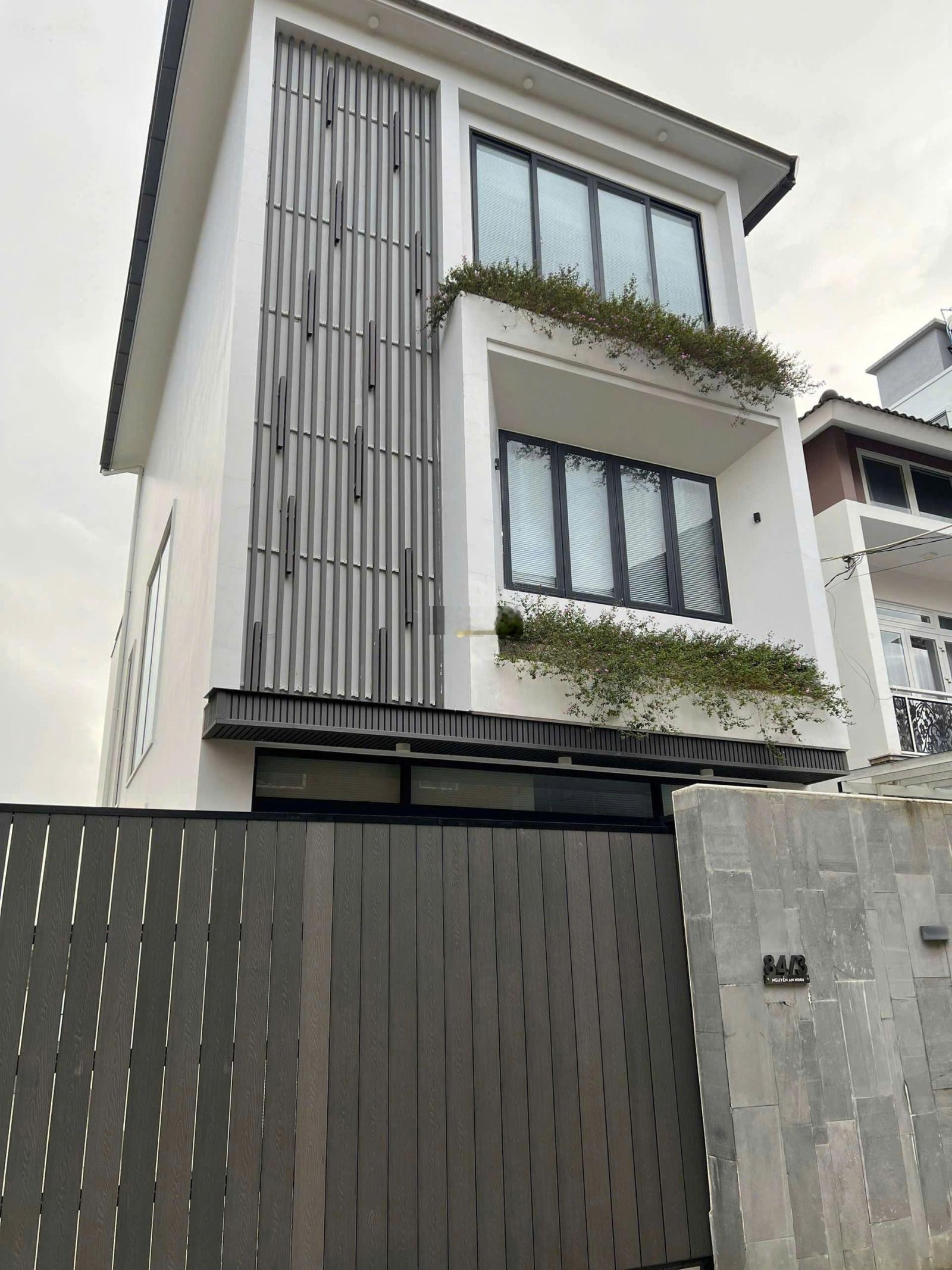 Biệt thự đẹp đường Nguyễn An Ninh - P6 - Đà Lạt. Giá 15.3 tỷ