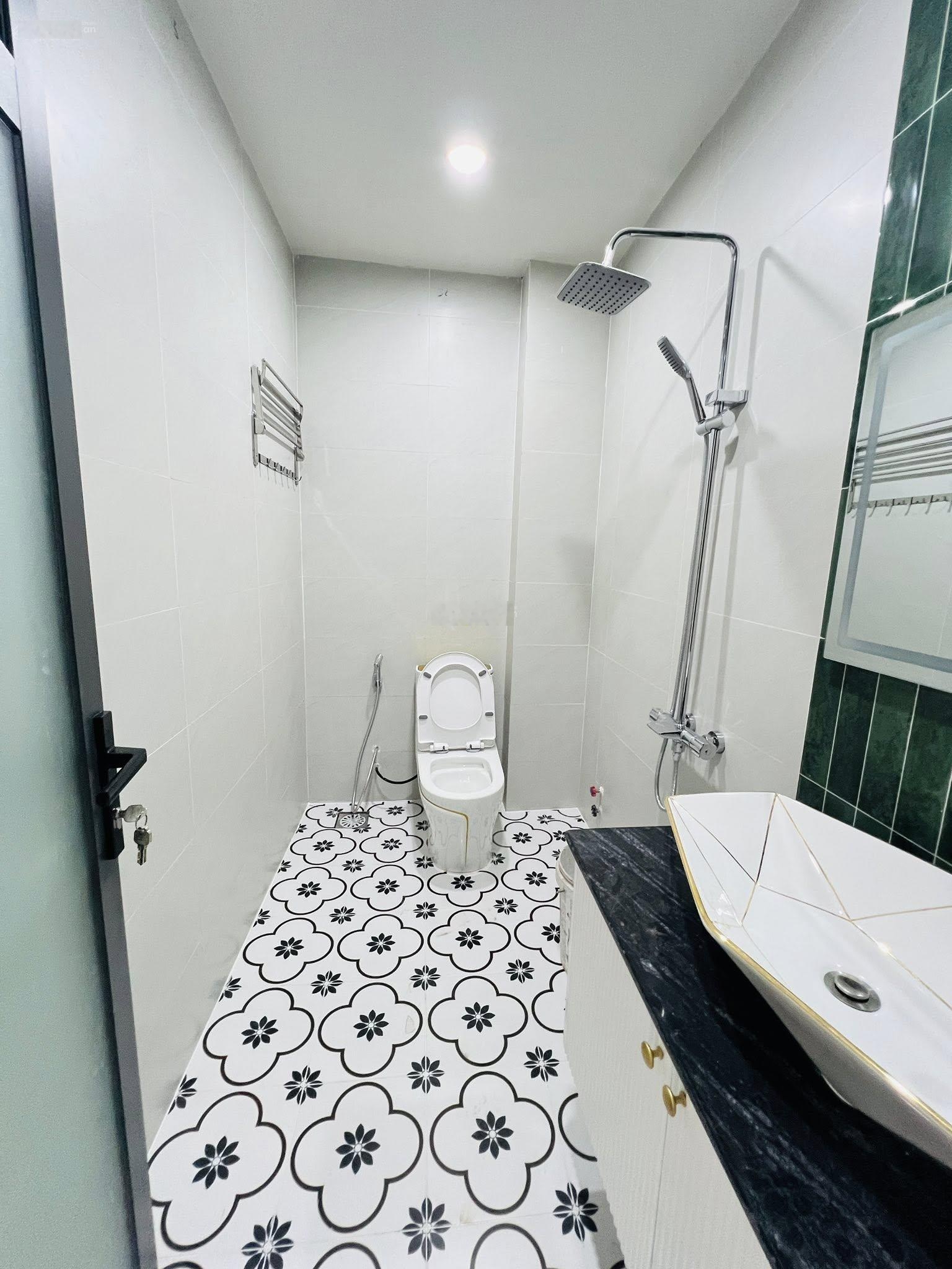 Bán Nhà Nguyễn Chí Thanh , Thủ Dầu Một, Ôtô Ra Vào Tận Cửa , Tặng Nội Thất