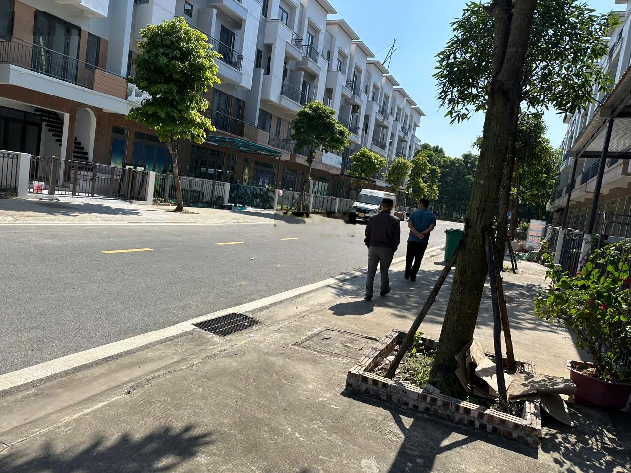 Siêu hiếm! Siêu hot! Duy nhất 1 căn shophouse góc chân đế 9 toà chung cư cần bán gấp