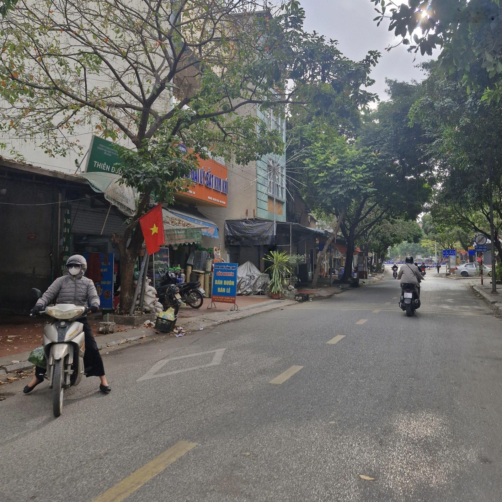 Phân lô Văn Quán: Diệ tích: 42m* 6 tầng* mt 4.2m. Nhà dân xây chắc chắn, có vỉa hè. Nhà có 6phòng.